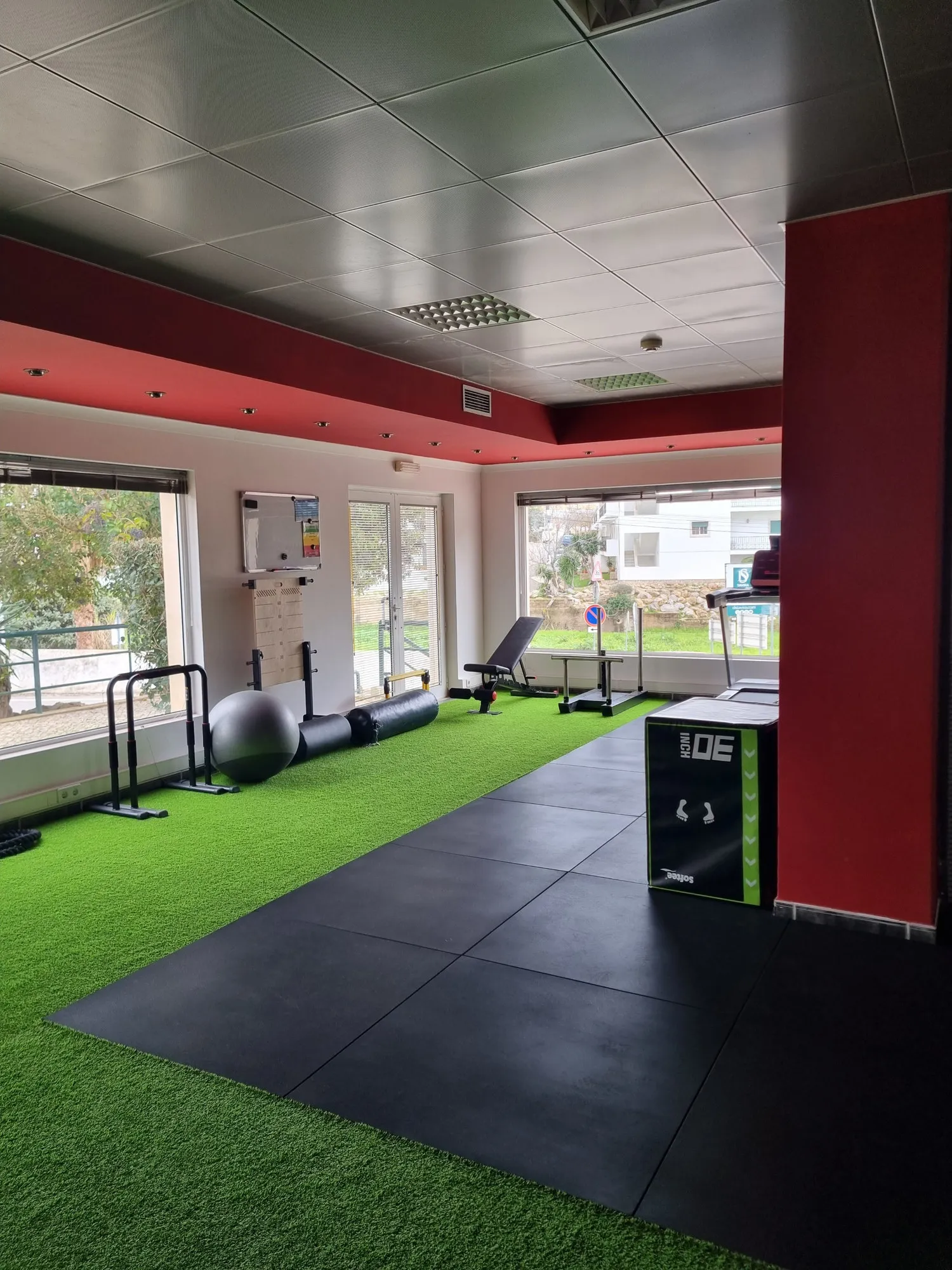 Sala de força privada da Lopes Performance em Conceição de Tavira